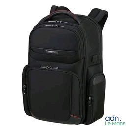 un sac à dos noir muni d'un compartiment pour ordinateur portable sur le dessus
