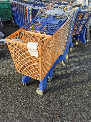 Lot de 16 chariots de courses en plastiques , structure bleu…