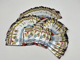 beaucoup de cartes sur la table