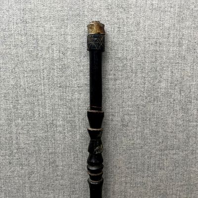 Gabon, milieu du XXe siècle Canne incisée de motifs géométri…