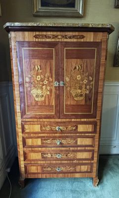 # Secrétaire en bois de placage marqueté de paniers fleuris …