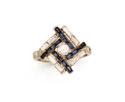 une bague en diamant et saphir