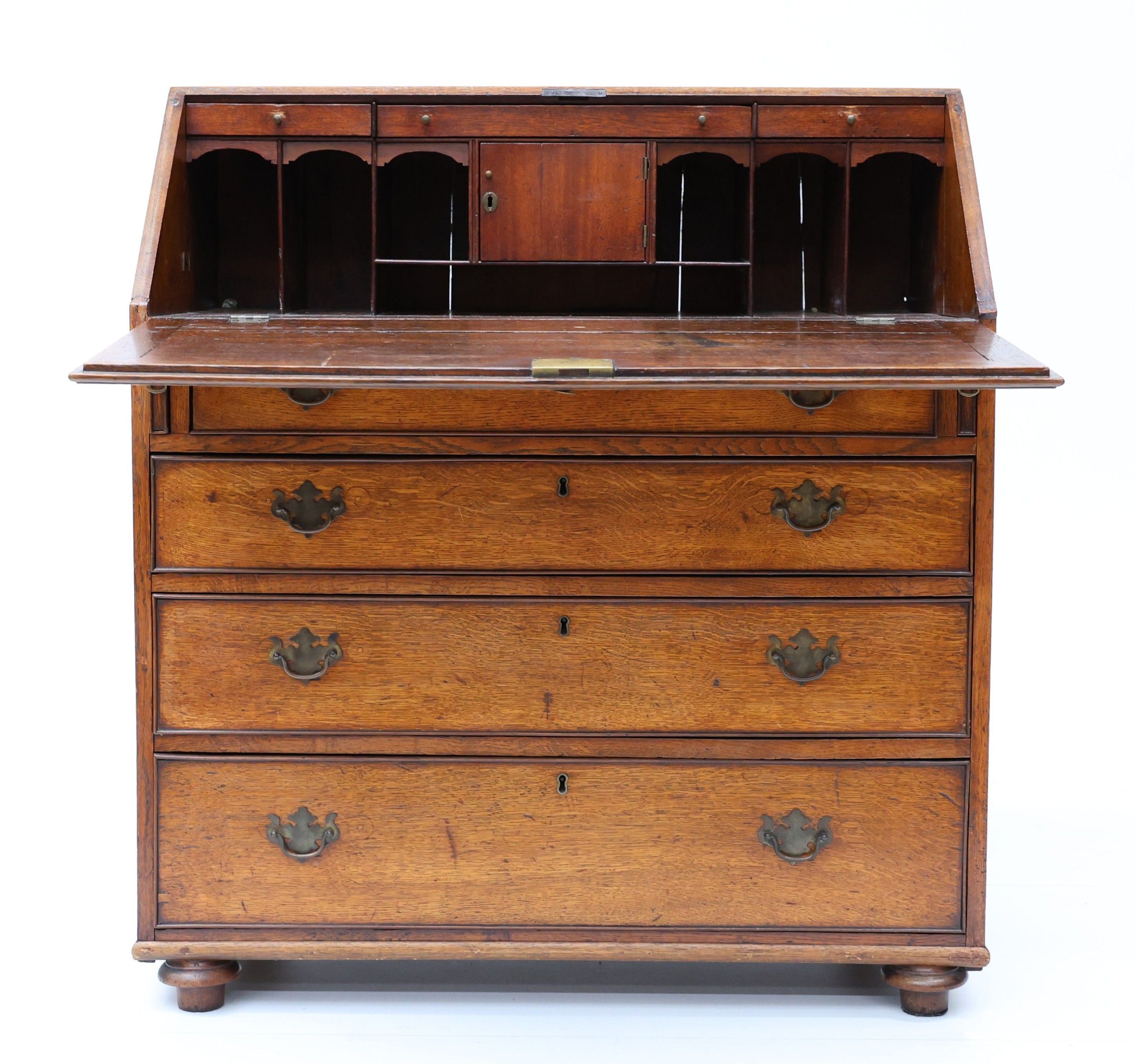 Commode formant scriban en bois naturel ouvrant en façade à …