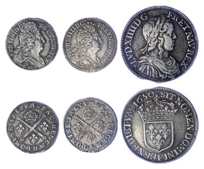 six types différents de pièces d'argent sur fond blanc