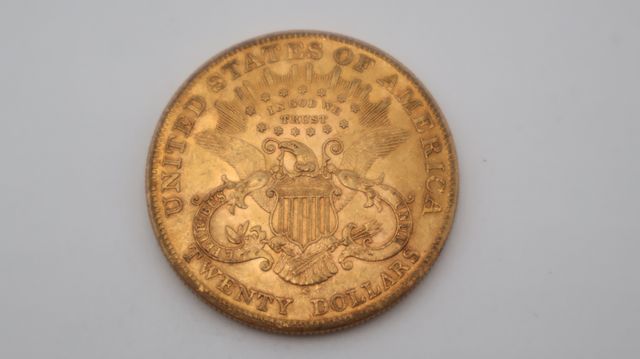 Une pièce de monnaie en or à valeur faciale de vingt dollars USA ...