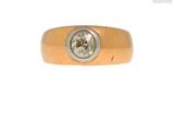 une image représentant une bague en or sertie d'un diamant