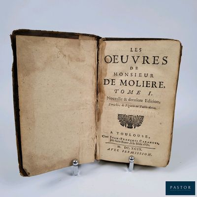 un livre ouvert sur lequel figure l'image d'un arbre