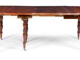 table de salle à manger ovale avec pieds tournés et plateau en bois
