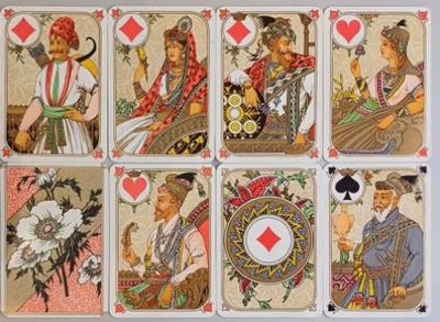 des cartes à jouer sur lesquelles figurent respectivement une femme, un homme, une femme, un homme, une femme, un homme, une femme, un homme et une