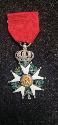 médaille de l'Ordre du Mérite de l'Ordre de la Couronne de France