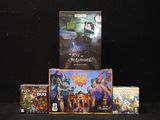 de nombreux jeux vidéo exposés sur une table noire