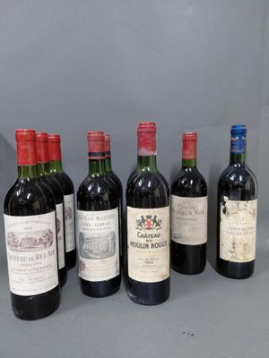 six bouteilles de vin sont alignées sur une table