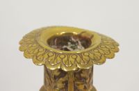PAIRE DE BOUGEOIRS en bronze à décor floral et de coquilles … (photo 5)