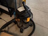 a vacuum that is sitting on the floor next to a box