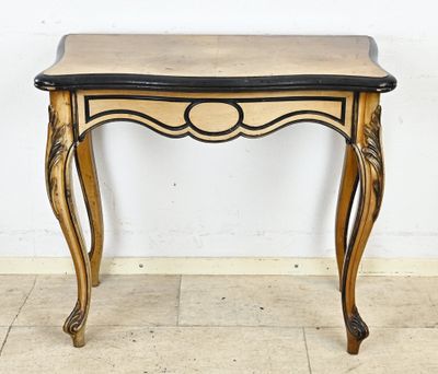 une image d'une petite table avec un plateau en marbre