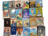 de nombreux livres pour enfants empilés les uns sur les autres