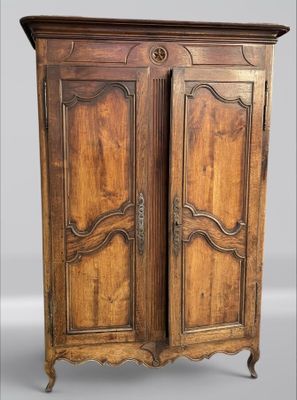 armoire ancienne en bois à deux portes et deux tiroirs