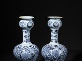 pair of chinese blue and white vases