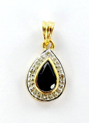 un pendentif noir en forme de larme, serti de diamants blancs et jaunes
