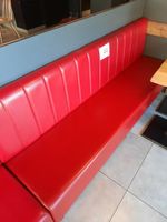 4 banquettes en simili cuir rouge (214 cm - usures) (photo 3)