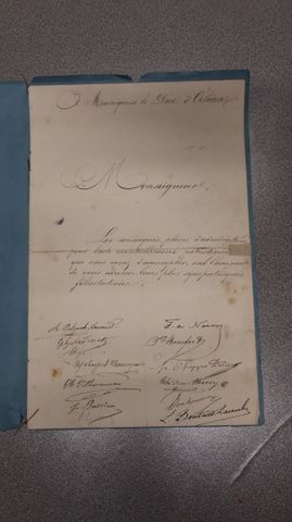 Lettre de félicitations à Monseigneur le Duc d’Orléans (nombreuse...