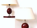 deux lampes posées sur une table