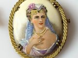 a picture of a woman in a wedding dress on a broochle