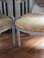 Réunion de DEUX FAUTEUILS en bois mouluré, sculpté et relaqu… (photo 5)