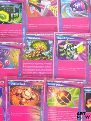 beaucoup de cartes sur la table
