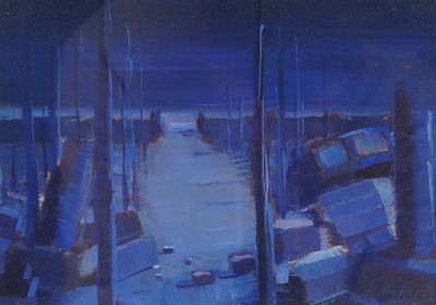 une peinture représentant un embarcadère la nuit, avec la lune dans le ciel