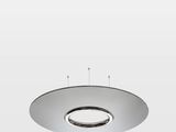 un gros plan d'une lampe fixée au plafond
