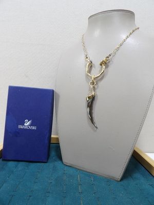 Swarovski : collier en métal et strass cristal facetté en fo…