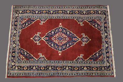 MULTAN-INDE: WOOL RUG decorated with a large central rose... - 77220089 ...