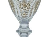 verre à pied en cristal avec décor doré sur le pied