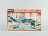 la boîte contient une maquette d'avion de chasse