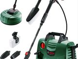 un nettoyeur haute pression électrique vert et noir, équipé d'un tuyau, d'une brosse et d'autres accessoires