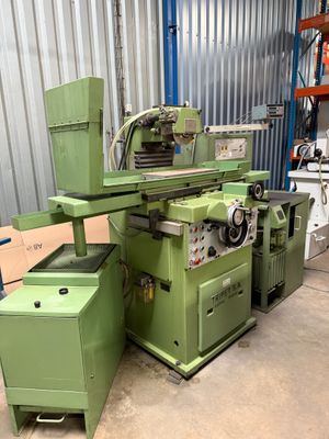 an image of a machine that is sitting in a warehouse