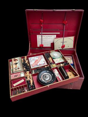 JEUX REUNIS, très belle boîte de jeux anciens comprenant, le…