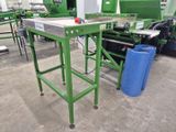 la machine est posée à même le sol dans l'entrepôt