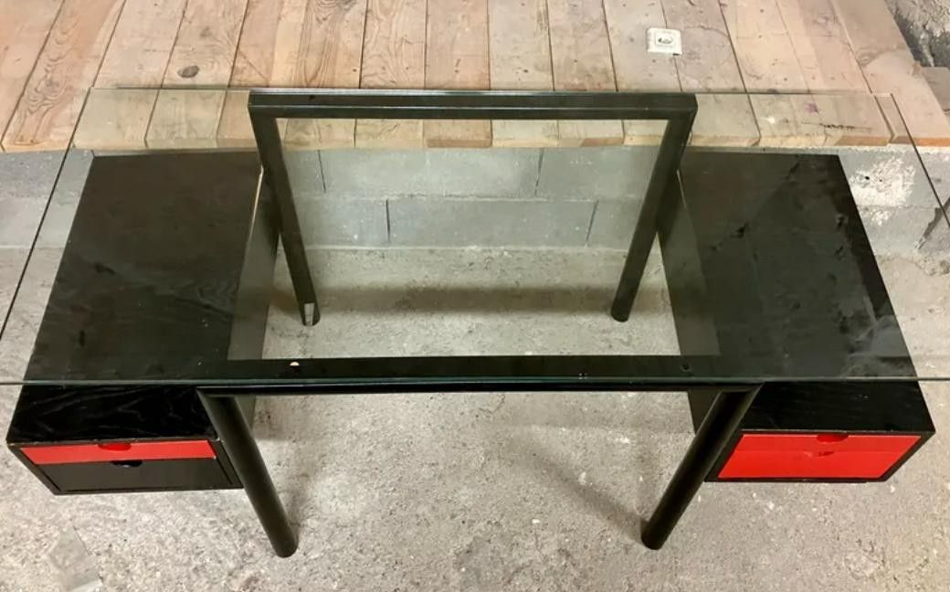 ROCHE BOBOIS?. Bureau en bois et plateau de verre.