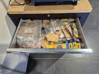 Lot de 2 servantes d’atelier et leurs contenus en visserie e… (photo 3)