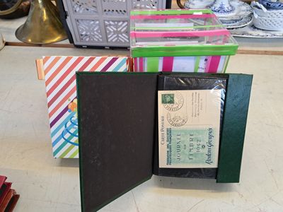 3 boîtes et 2 classeurs de vrac timbres, tous pays dont Fran…
