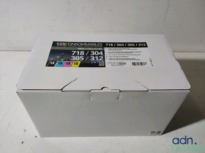une boîte blanche sur laquelle est collée une étiquette noire et jaune