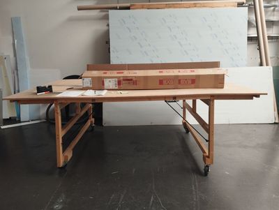 Table d'atelier à roulettes 2m40 - Mobilier pratique et fonctionnel