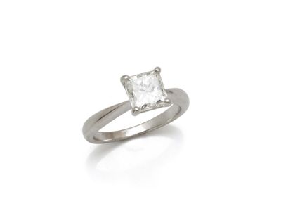 une bague en diamant à une seule pierre, par van cleef