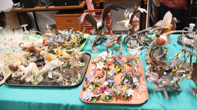 Important lot de figurines animalières en biscuit (accidents), la...
