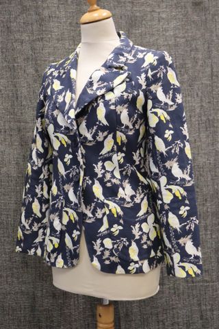 CACHAREL Paris – Jolie veste blazer 100% coton sur fond bleu nuit...