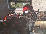 a machine that is sitting on the ground next to a building