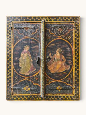 INDE. Paire de volets en bois peints à décor polychrome d'un…