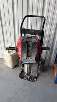 a small machine that is sitting in the garage